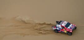 Dakar: Al-Attiyah vence penúltima especial; Peterhansel lidera nos carros