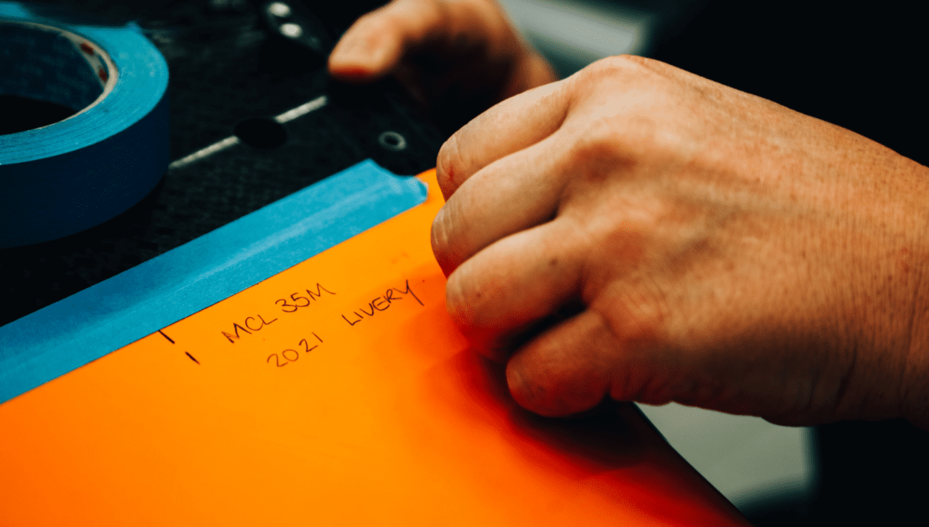 McLaren mostra pequena parte do carro de 2021 McLaren MCL35M