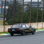 Jornalista faz homenagem a Ayrton Senna acelerando na chuva em Interlagos
