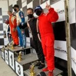 Jornalista faz homenagem a Ayrton Senna acelerando na chuva em Interlagos