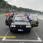 Jornalista faz homenagem a Ayrton Senna acelerando na chuva em Interlagos