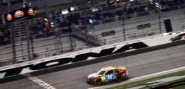 Kyle Busch aproveita entreveiro de Elliott e Blaney e vence o Clash da Nascar