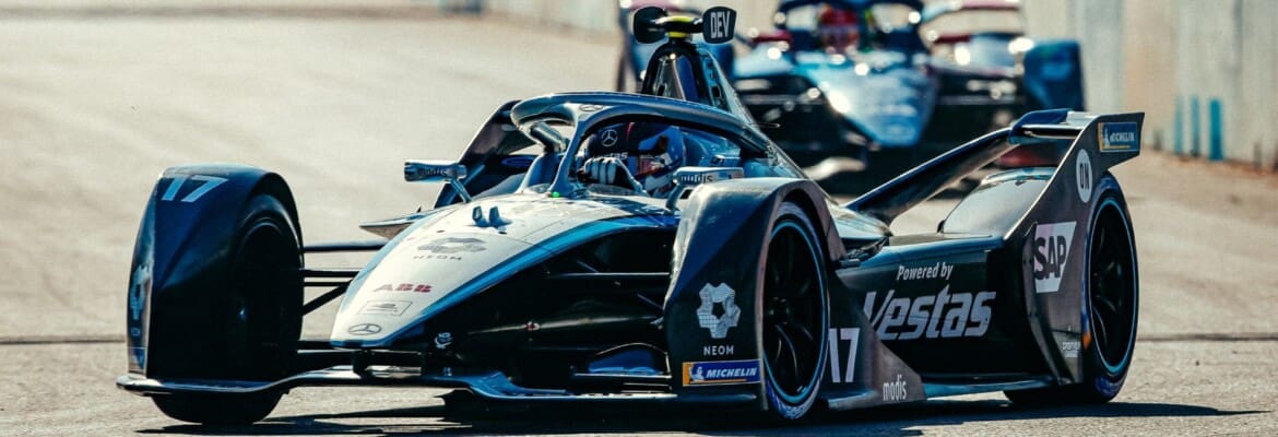 De Vries comanda 1-2 da Mercedes no TL2 em Diriyah