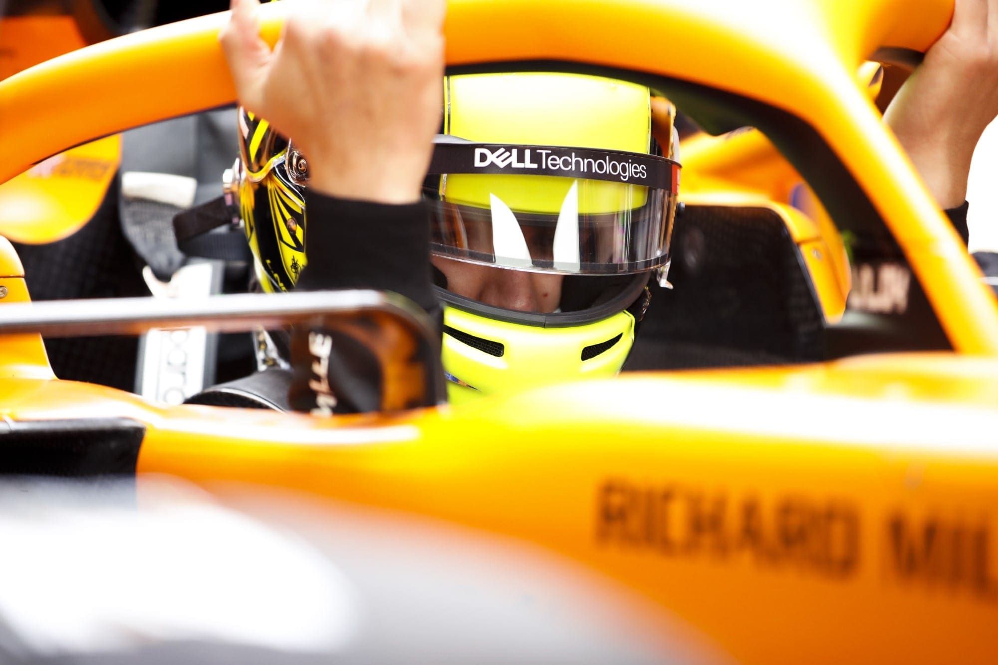 Galeria: primeiras imagens no McLaren MCL35M na pista de Silverstone Lando Norris (McLaren)