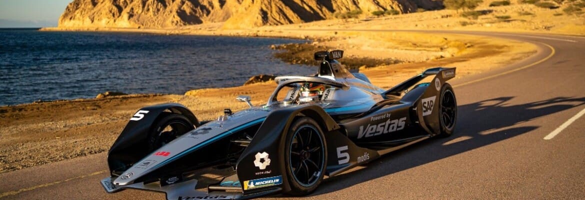 Mercedes-EQ Formula E Team leva carro elétrico à cidade inteligente