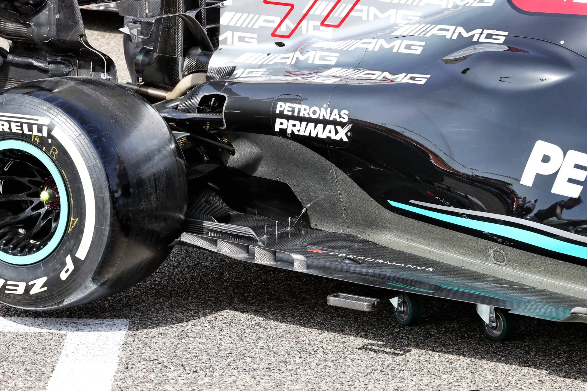 Confira as imagens do primeiro dia de testes da F1 no Bahrein