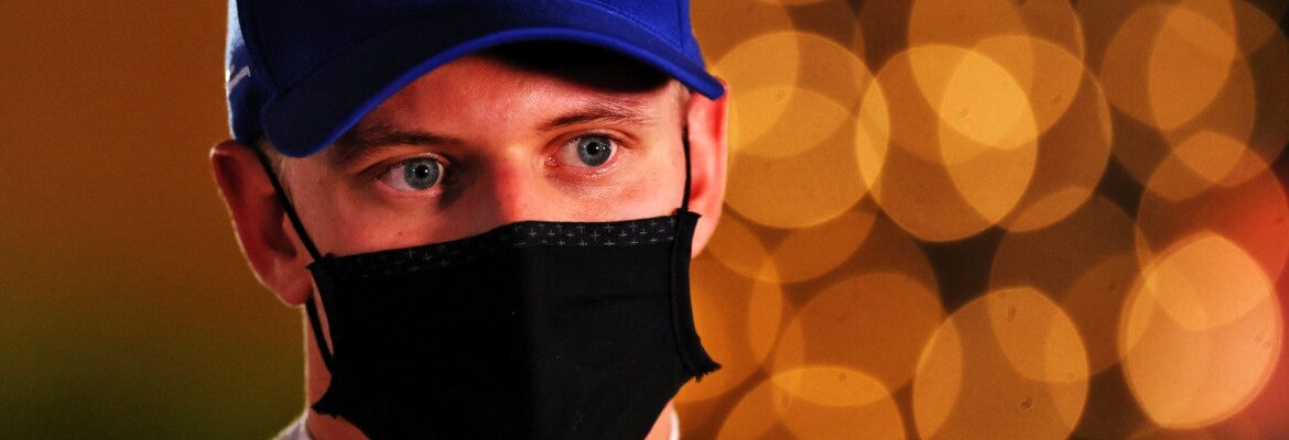 Mick Schumacher diz que conseguiu ganhar boas experiências em sua estreia na F1