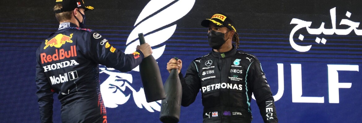 “Ele é um dos melhores pilotos de todos os tempos na F1”, diz Verstappen sobre Hamilton