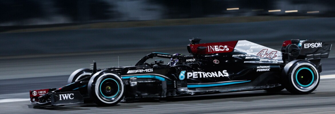 “Ainda temos mais a fazer”, diz Hamilton sobre o carro da Mercedes F1