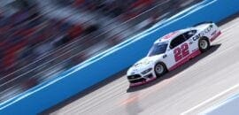 Austin Cindric impede ataque no final e vence em Phoenix na Nascar Xfinity Series