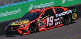 Nascar: Truex Jr. supera Logano em relargada e vence em Phoenix