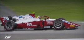 Piastri supera Zhou na última volta e vence corrida 2 da F2
