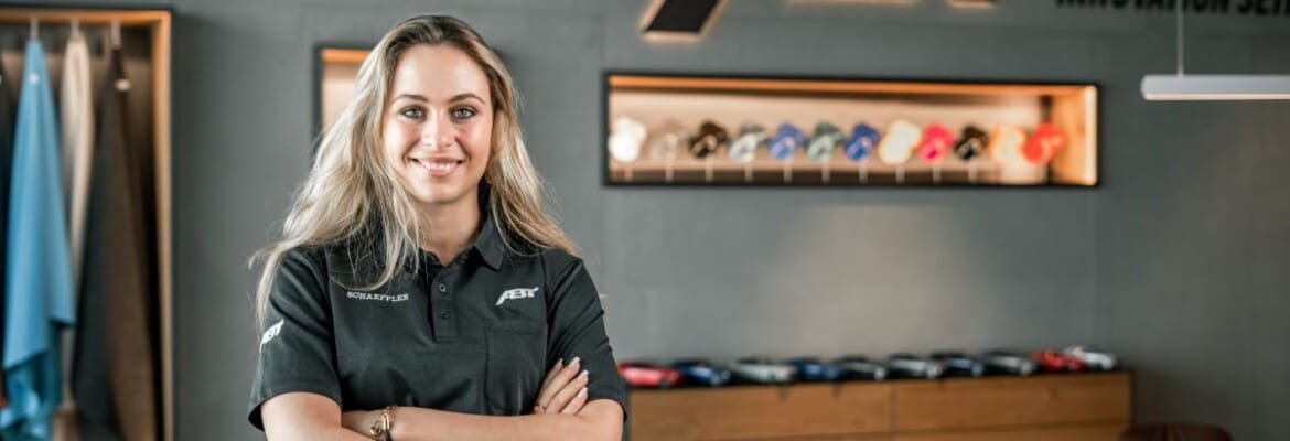 Sophia Floersch é contratada pela equipe Abt Sportsline no DTM