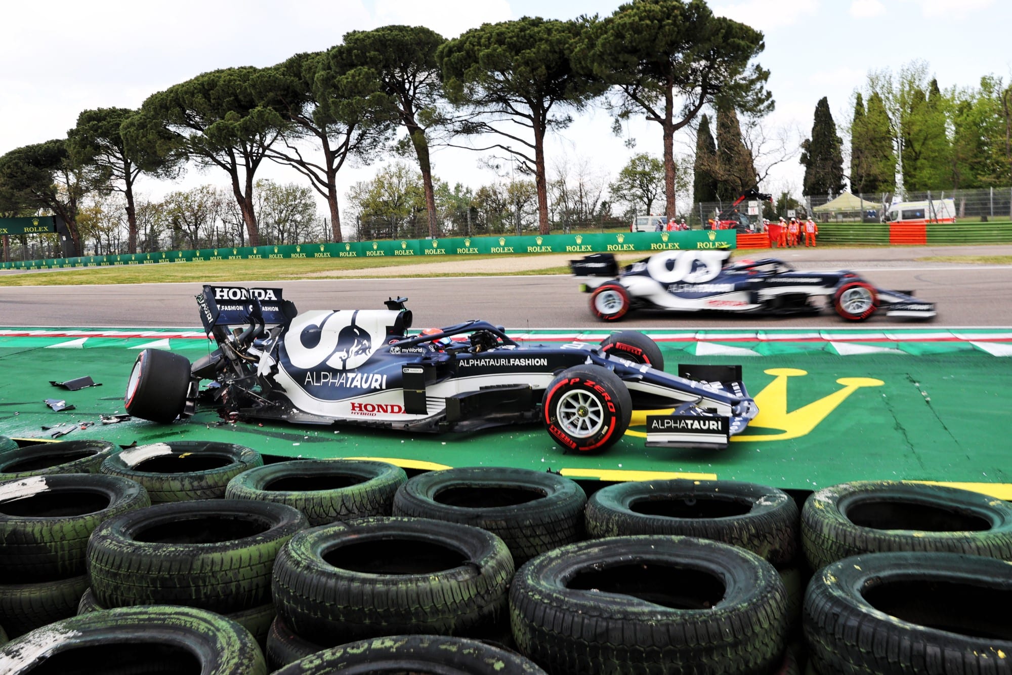 Galeria: imagens do acidente de Tsunoda no quali da F1 em Ímola Yuki Tsunoda (AlphaTauri) GP da Emília-Romanha F1 2021 - Acidente