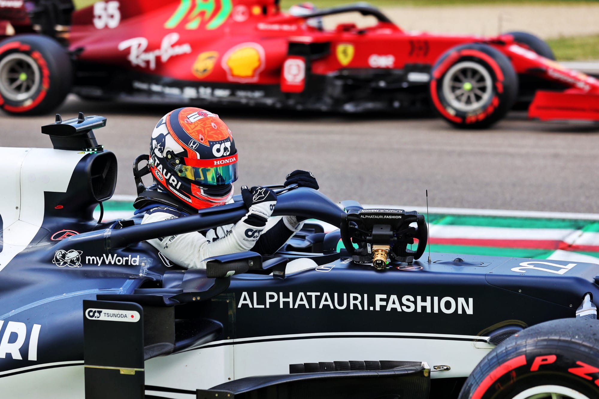 Galeria: imagens do acidente de Tsunoda no quali da F1 em Ímola Yuki Tsunoda (AlphaTauri) GP da Emília-Romanha F1 2021 - Acidente