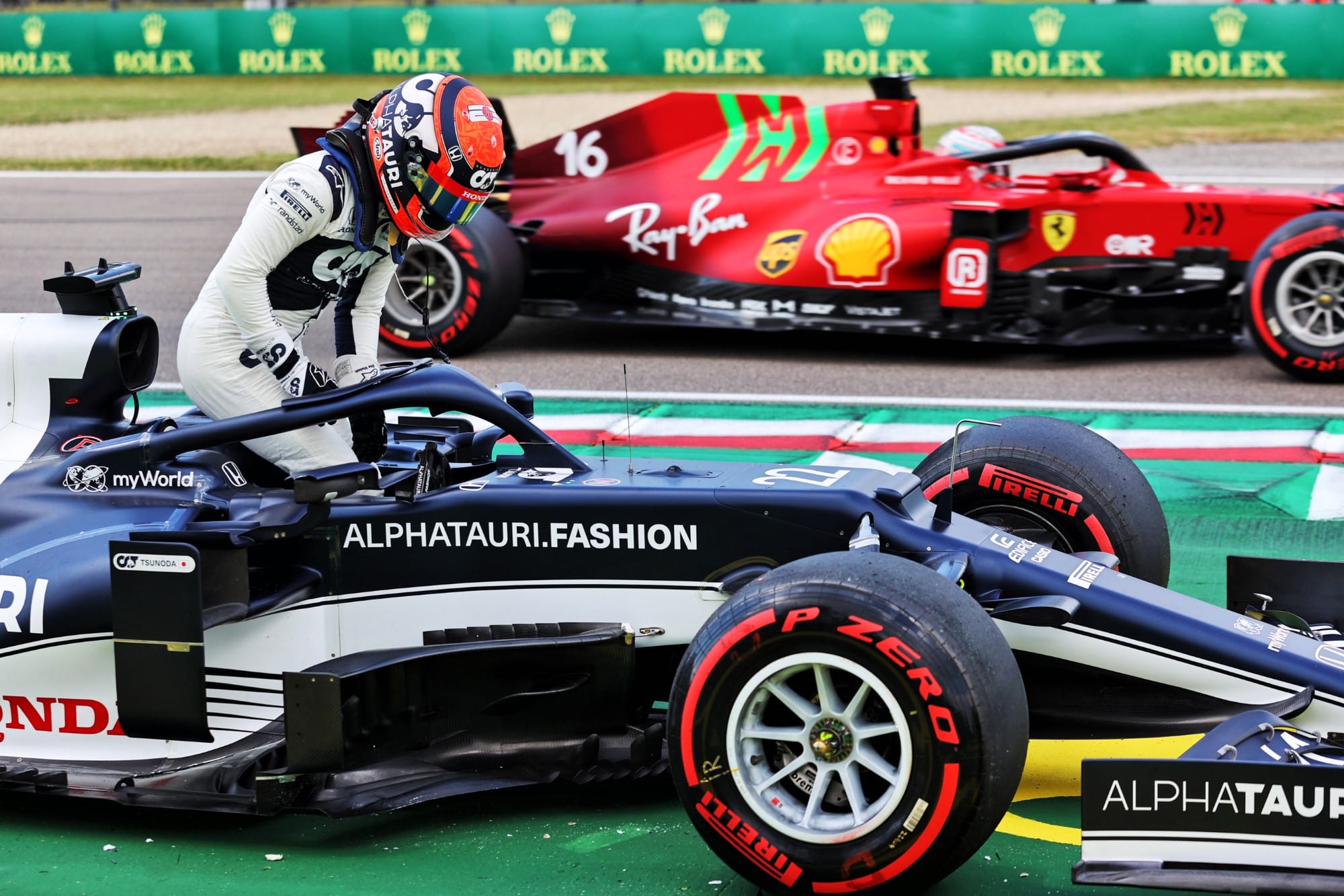 Galeria: imagens do acidente de Tsunoda no quali da F1 em Ímola Yuki Tsunoda (AlphaTauri) GP da Emília-Romanha F1 2021 - Acidente