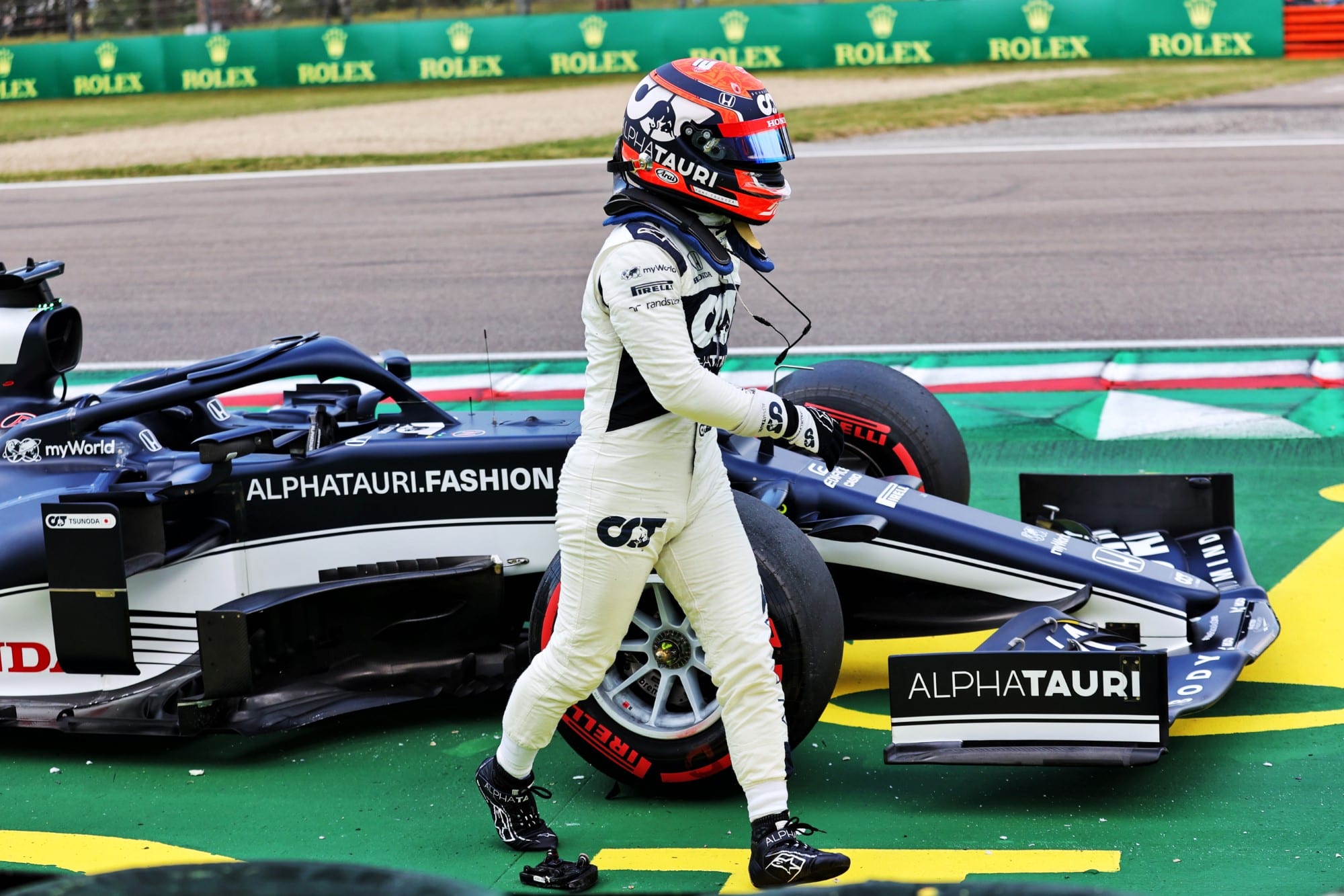 Galeria: imagens do acidente de Tsunoda no quali da F1 em Ímola Yuki Tsunoda (AlphaTauri) GP da Emília-Romanha F1 2021 - Acidente