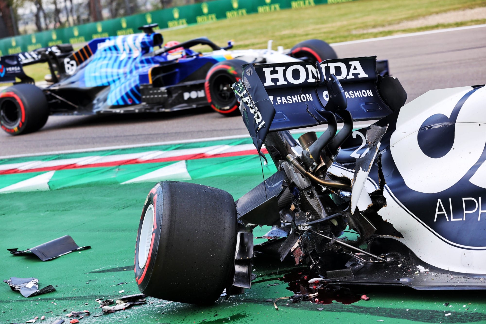 Galeria: imagens do acidente de Tsunoda no quali da F1 em Ímola Yuki Tsunoda (AlphaTauri) GP da Emília-Romanha F1 2021 - Acidente