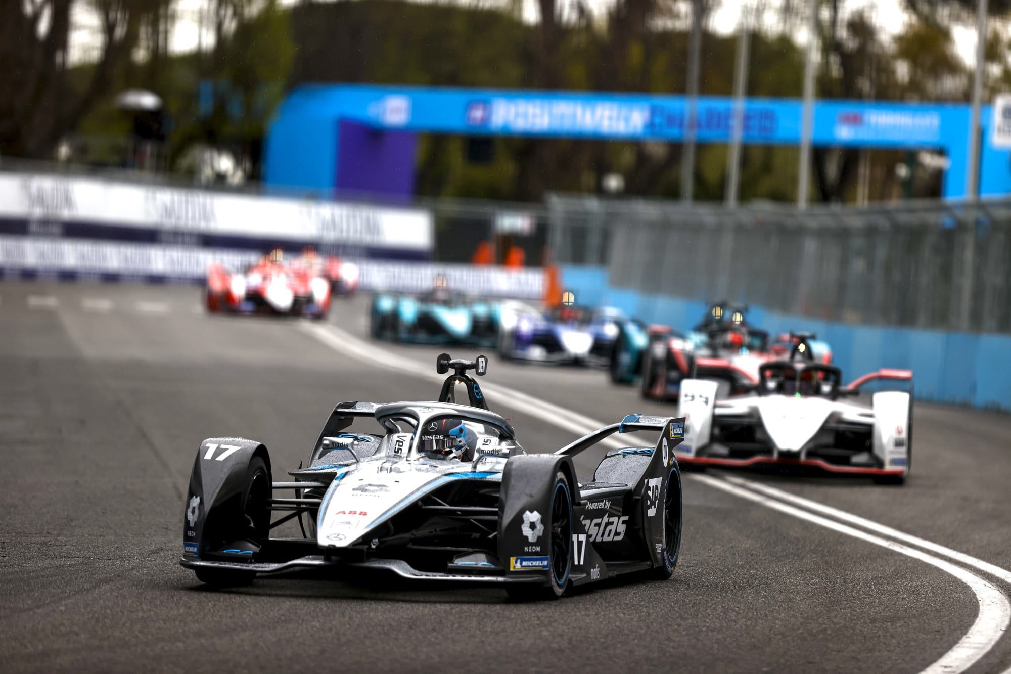 Galeria: veja as imagens deste sábado da Fórmula E em Roma Nyck de Vries (Mercedes) e Pascal Wehrlein (Mahindra) - ePrix de Roma - Fórmula E 2021
