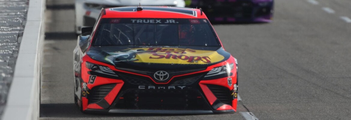 Nascar: Truex “dá o bote” em Hamlin e vence em Martinsville