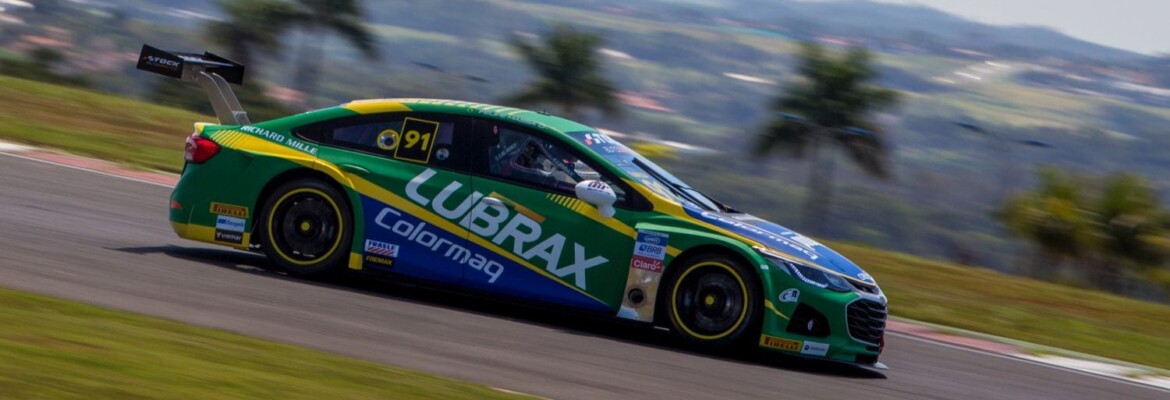 Massa aprova primeiro contato com carro da Stock Car em Goiânia