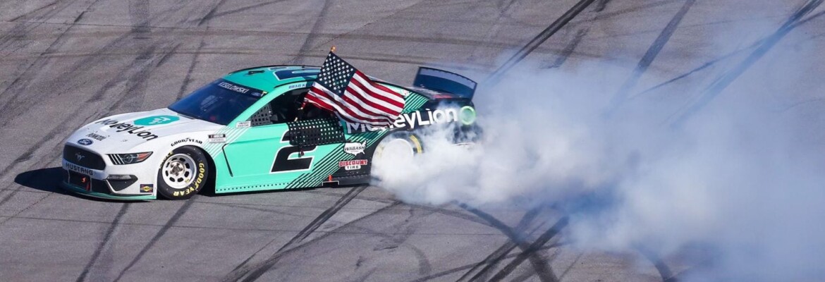 Nascar: Keselowski vira líder na prorrogação e vence em Talladega