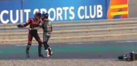 Piloto da Moto3 é punido e se desculpa após ter agredido rival por acidente