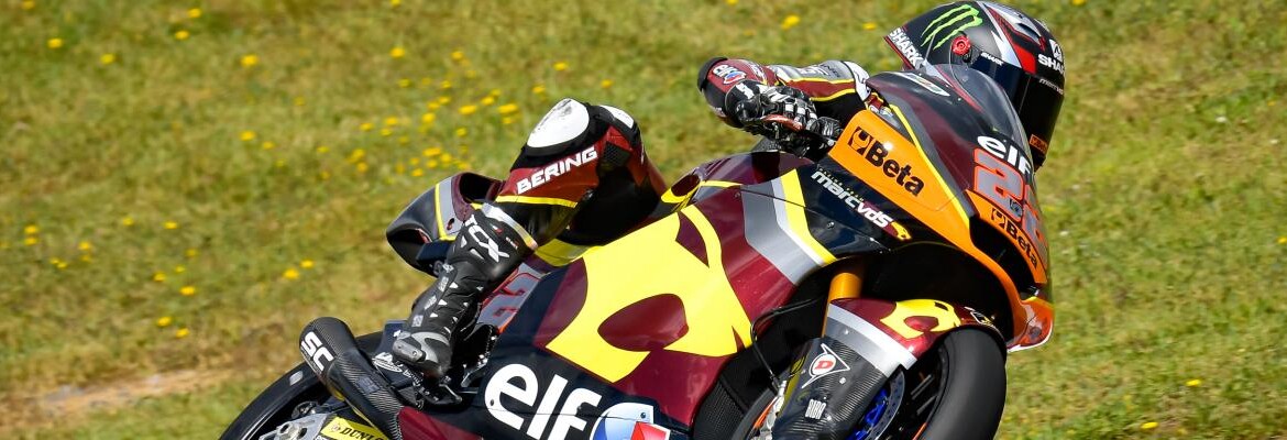Lowes cai, mas marca terceira pole seguida na Moto2 em Portugal
