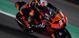 Em 2º GP, Acosta vence prova sensacional após largar dos boxes na Moto3