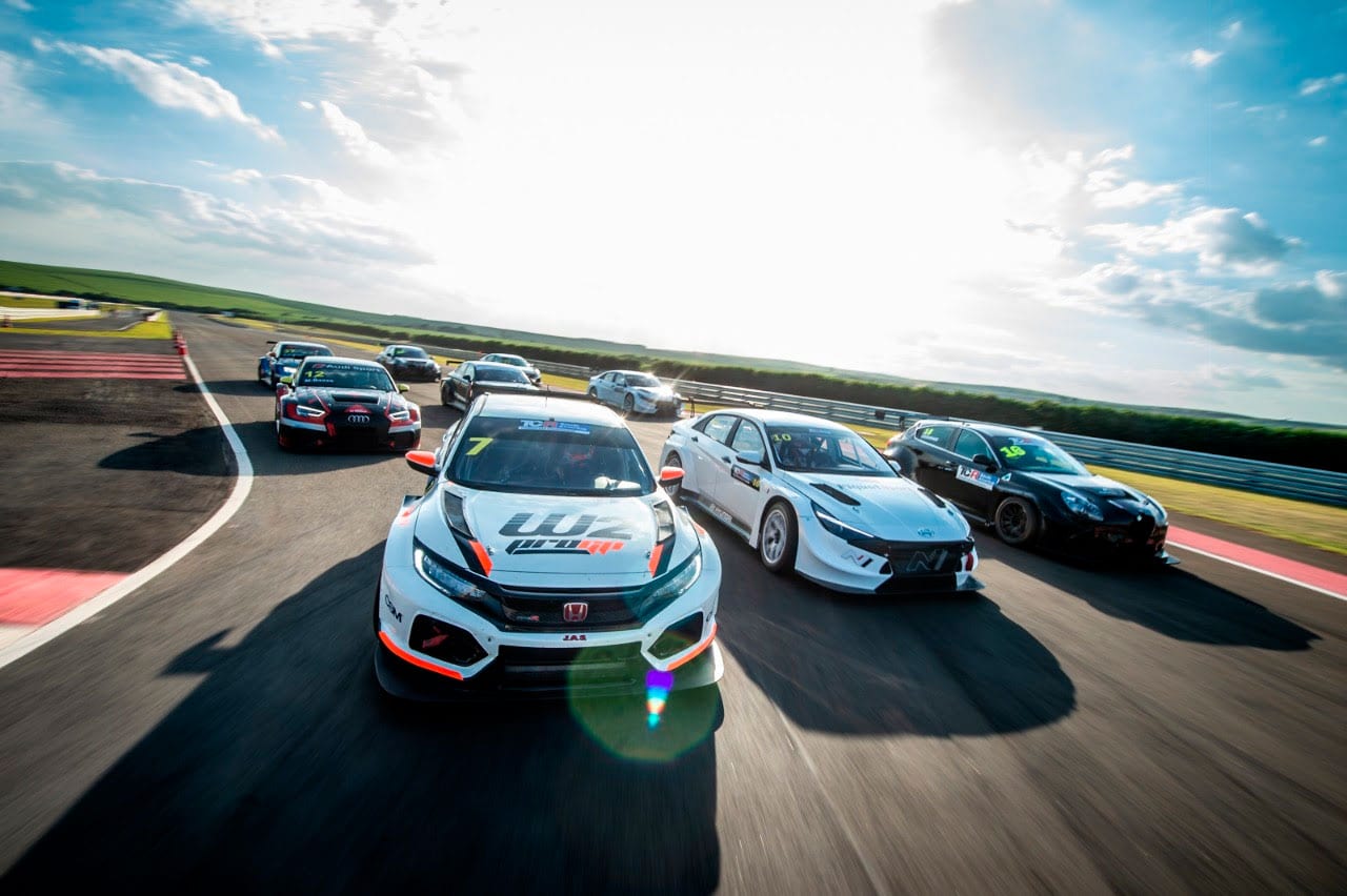 Teste coletivo do TCR South America reúne os carros brasileiros da ...