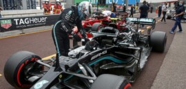 Roda do carro de Bottas finalmente foi removida pela Mercedes F1