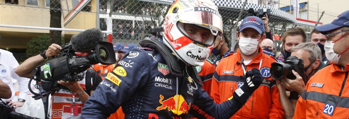 Webber diz que gostaria de ver Verstappen campeão, mas acha que Hamilton leva o título na F1