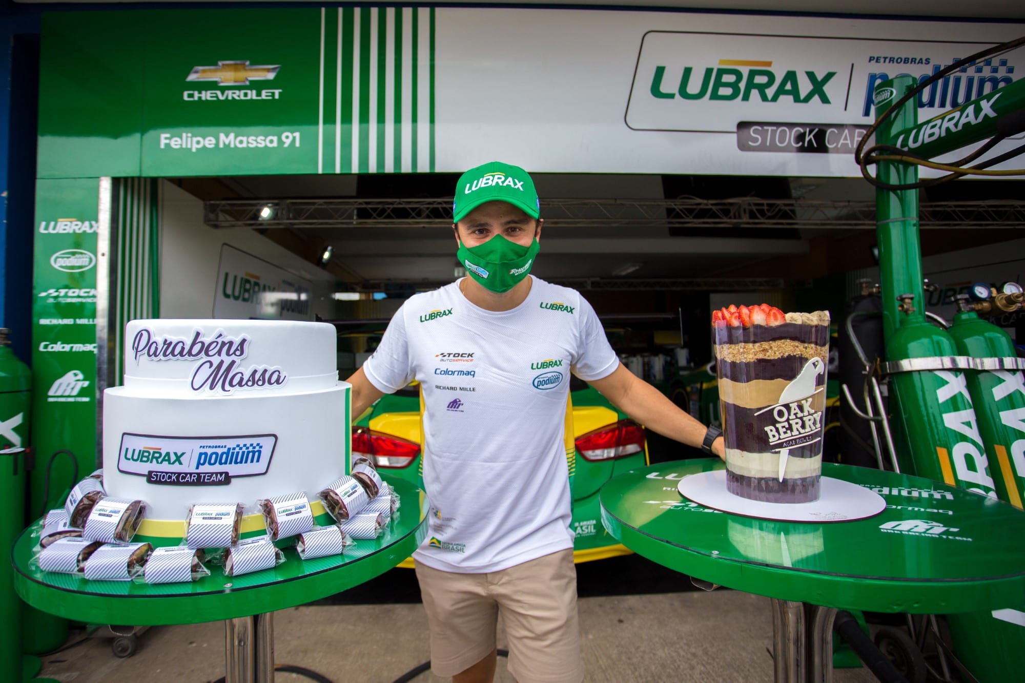 Aniversário de Felipe Massa no boxe da Lubrax Podium Stock Car Team na abertura do campeonato