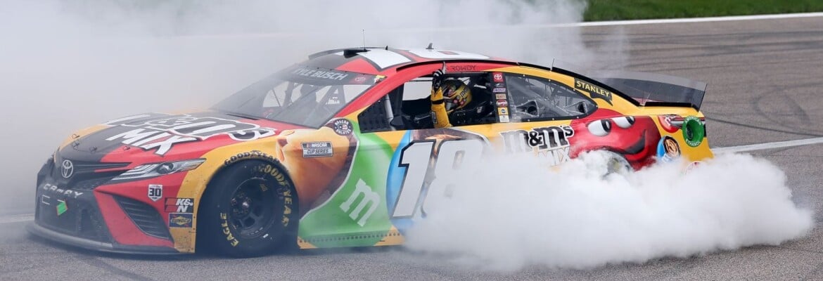 Nascar: Kyle Busch toma a liderança no fim e vence no Kansas