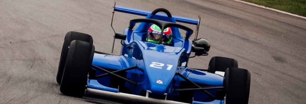 Apesar dos problemas de câmbio, Julia Ayoub valoriza estreia em monopostos na Fórmula Delta