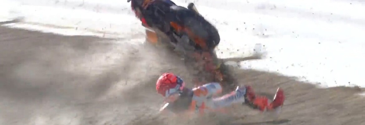 VÍDEO: Marc Márquez volta a cair em warm-up do GP da Espanha da MotoGP