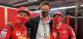 Vídeo: Chefe da Mercedes na F1 vai assistir corrida da MotoGP da Itália