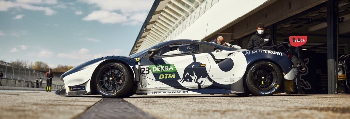 Alex Albon lidera o segundo dia de testes de pré-temporada do DTM