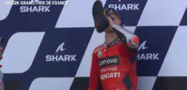 Vídeo: Miller faz shoey para comemorar vitória no GP da França da MotoGP