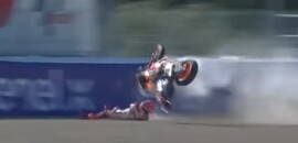 Vídeo: Marc Márquez sai andando após grande acidente em Jerez