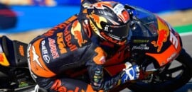 Acosta vence terceira seguida em final emocionante da Moto3 na Espanha