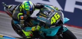 Rossi diz que decidirá se segue na MotoGP após primeira metade do campeonato