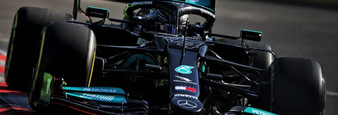 Hamilton causa acidente no pit lane da Mercedes F1 na Rússia