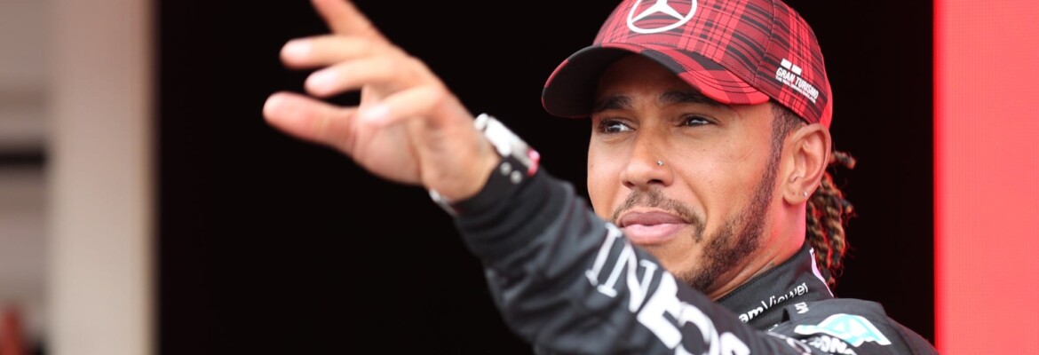 Hamilton diz que Red Bull vai ser forte no GP da Estíria de F1 Hamilton diz que Red Bull vai ser forte no GP da Estíria de F1
