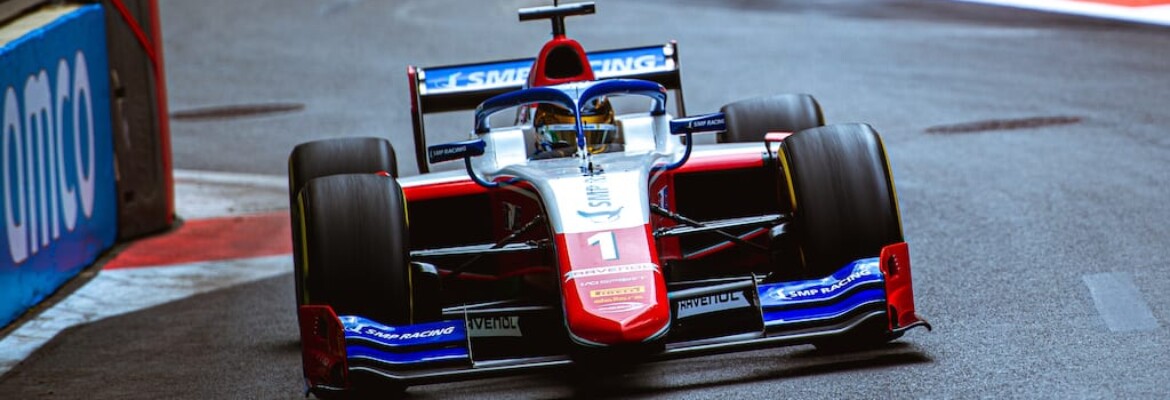 Shwartzman vence de ponta a ponta corrida 1 da F2 em Baku