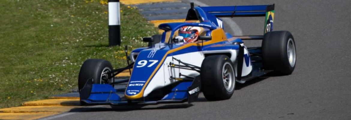 Pela Viseira da Bruna Tomaselli: Pronta para a temporada!