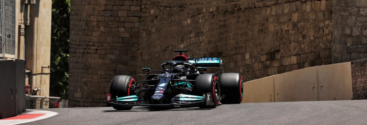 Mercedes F1 estaria usando asa traseira igual a da Red Bull? Mercedes F1 estaria usando asa traseira igual a da Red Bull?