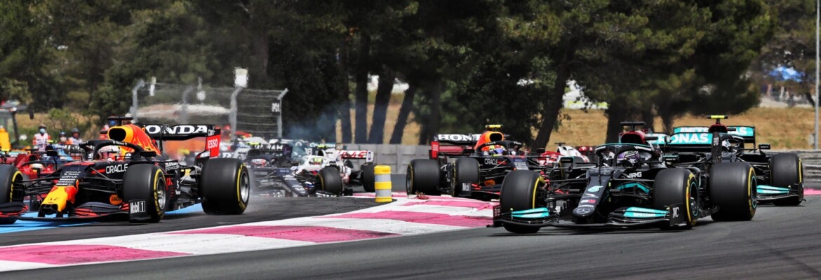 Verstappen passa Hamilton no fim e vence o GP da França de F1