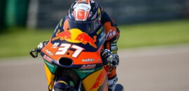 Acosta leva a melhor em duelo fantástico e vence na Moto3 na Alemanha