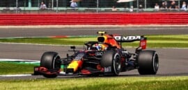 Pérez pede desculpa para a equipe após erro na corrida de qualificação da F1
